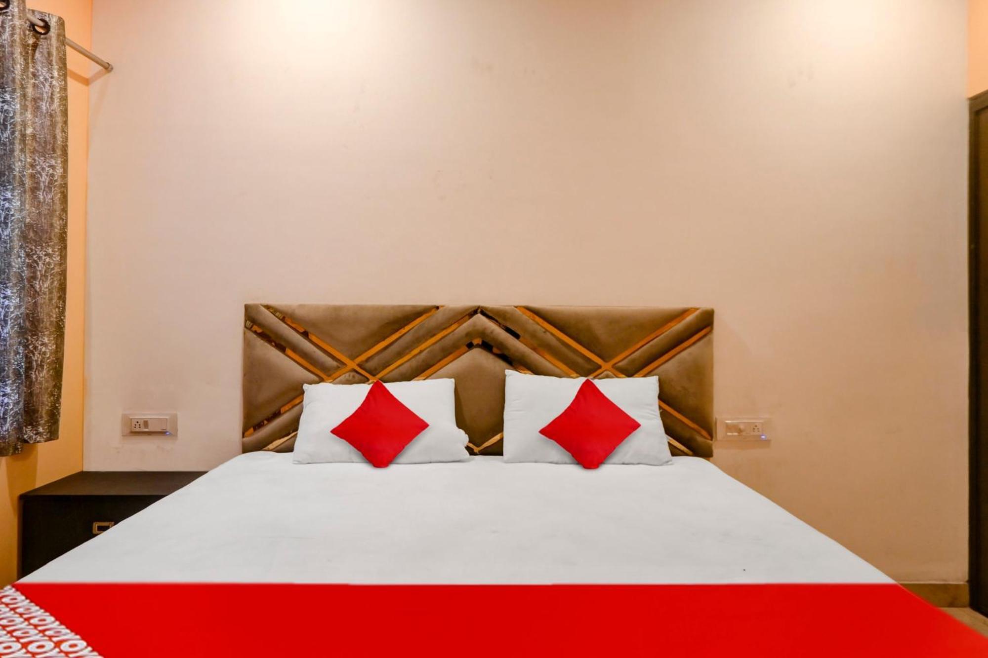 Hotel O Club Toronto Durg Екстериор снимка