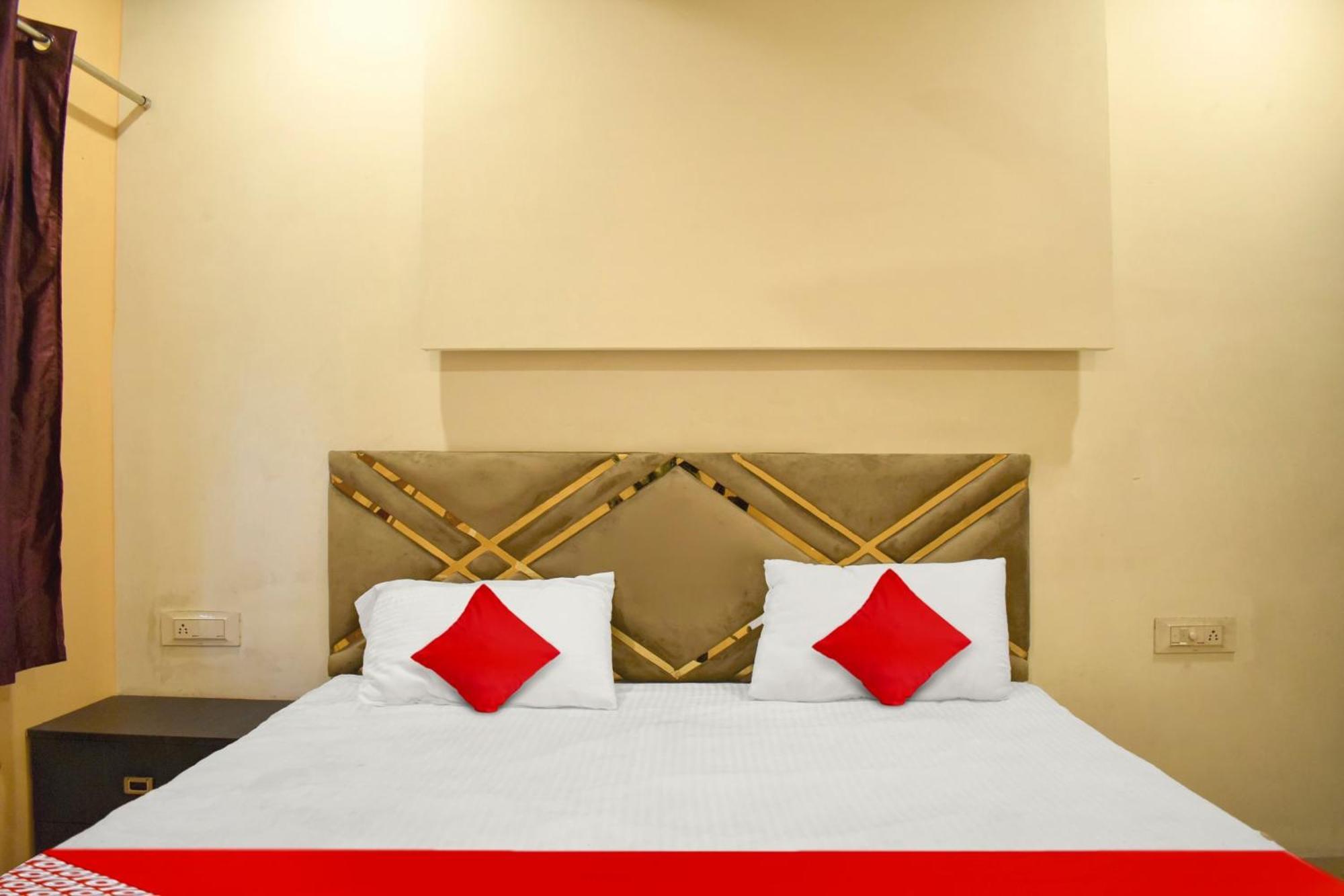 Hotel O Club Toronto Durg Екстериор снимка